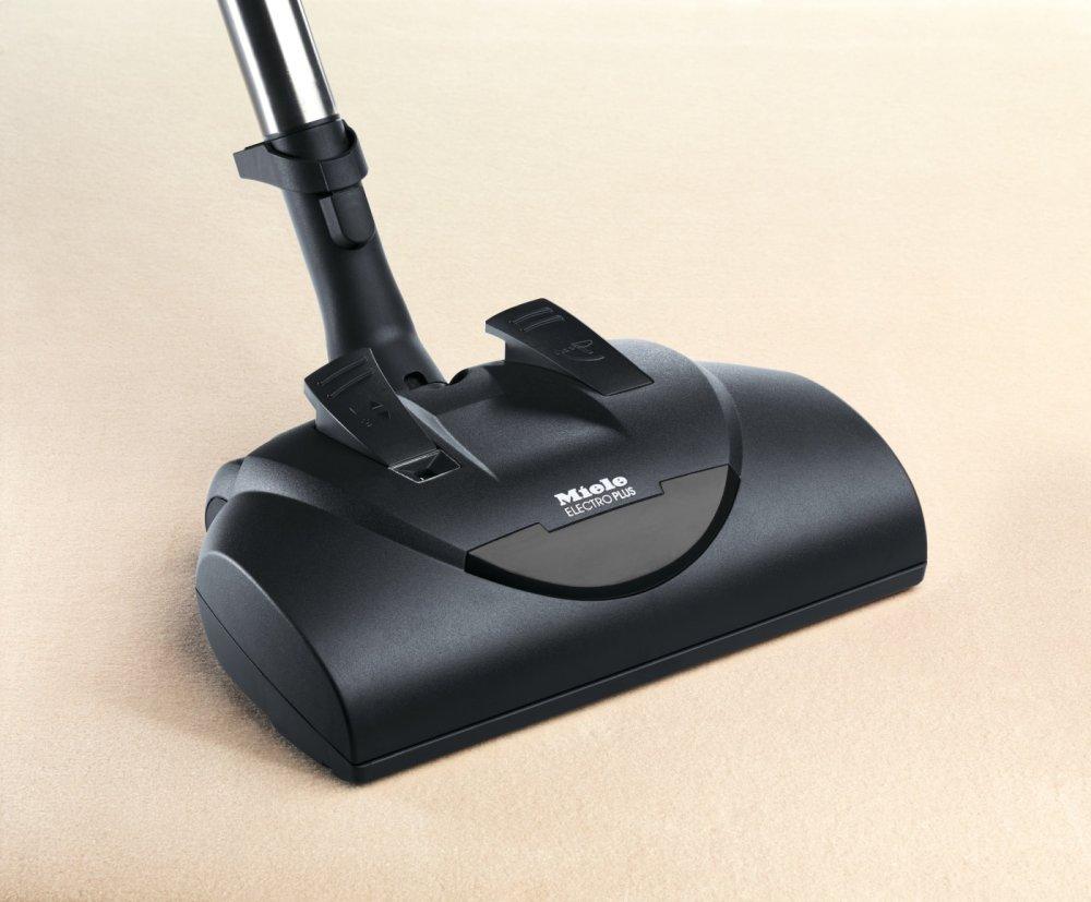 Miele BLIZZARD CX1 LIGHTNING POWERLINE SKCE 0OBSIDIANSCHWARZ Blizzard Cx1 Lightning Powerline – Skce0 – Beutelloser Bodenstaubsauger mit Elektrobürste für die gründliche Reinigung von strapazierfähigen Teppichen.