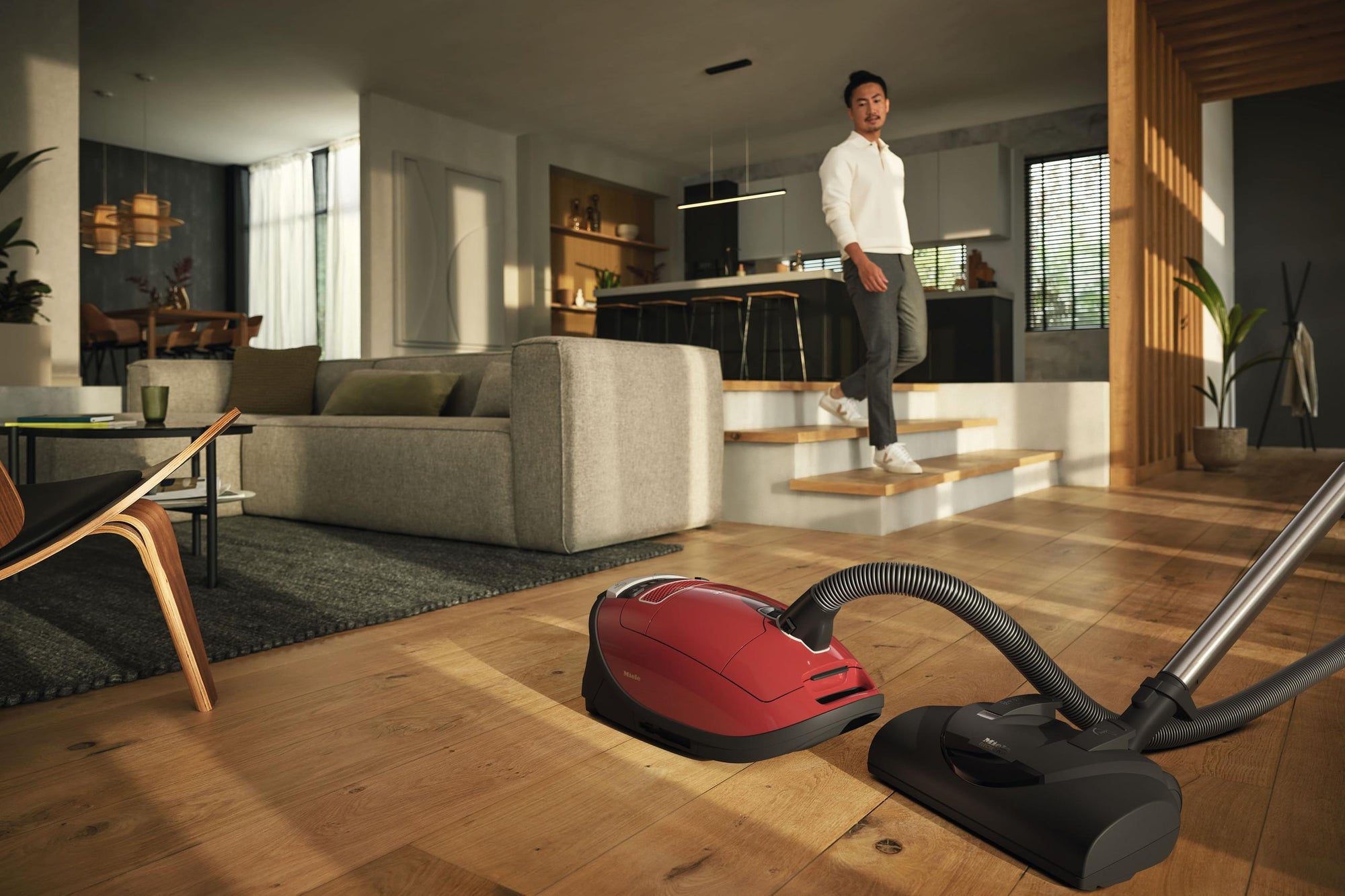 Miele COMPLETE C3 HOMECARE POWERLINE SGPE0 MANGO ROT Complete C3 Homecare+ Powerline - Sgpe0 - Bodenstaubsauger mit Griffsteuerung und Elektrobürste für höchste Ansprüche.
