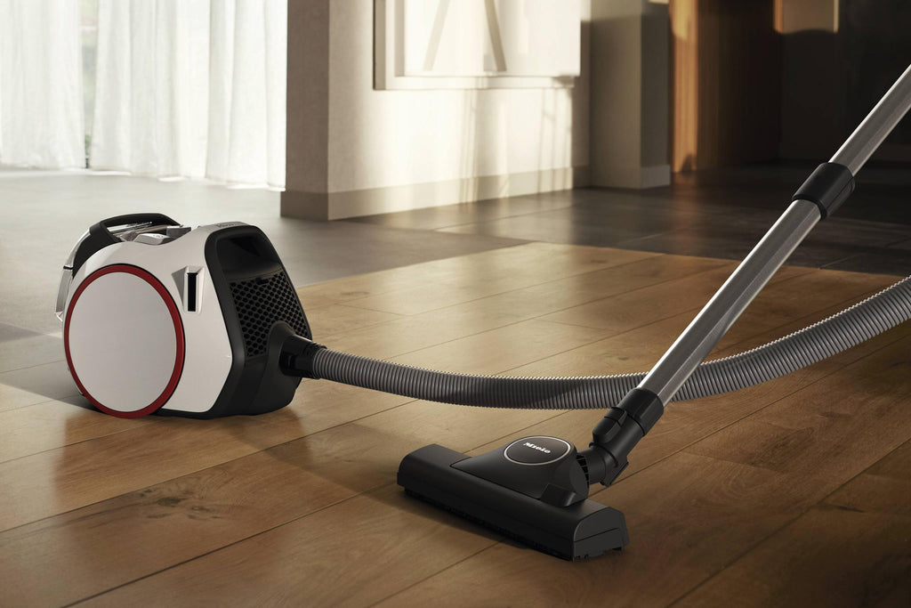 Miele BOOST CX1 SNRF0 LOTUSWEISS Boost Cx1 – Snrf0 – Beutelloser Bodenstaubsauger für maximale Leistung in kompaktem Design.