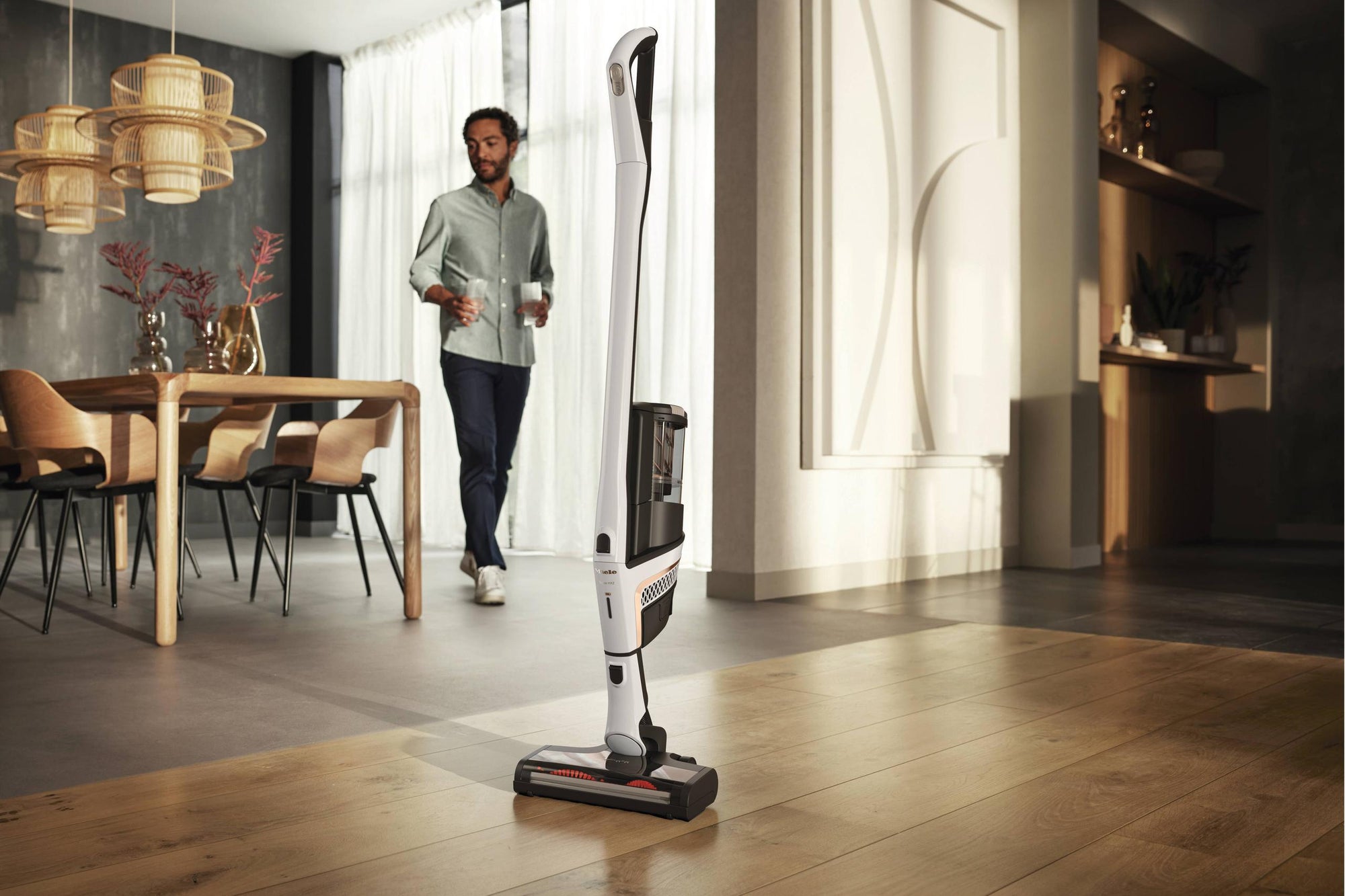 Miele TRIFLEX HX2 FLASH LOTUSWEISS Triflex Hx2 Flash - Kabelloser Stabstaubsauger Konstant hohe Saugleistung 60 Min Laufzeit Vielseitige Reinigung Durch 3In1 Design