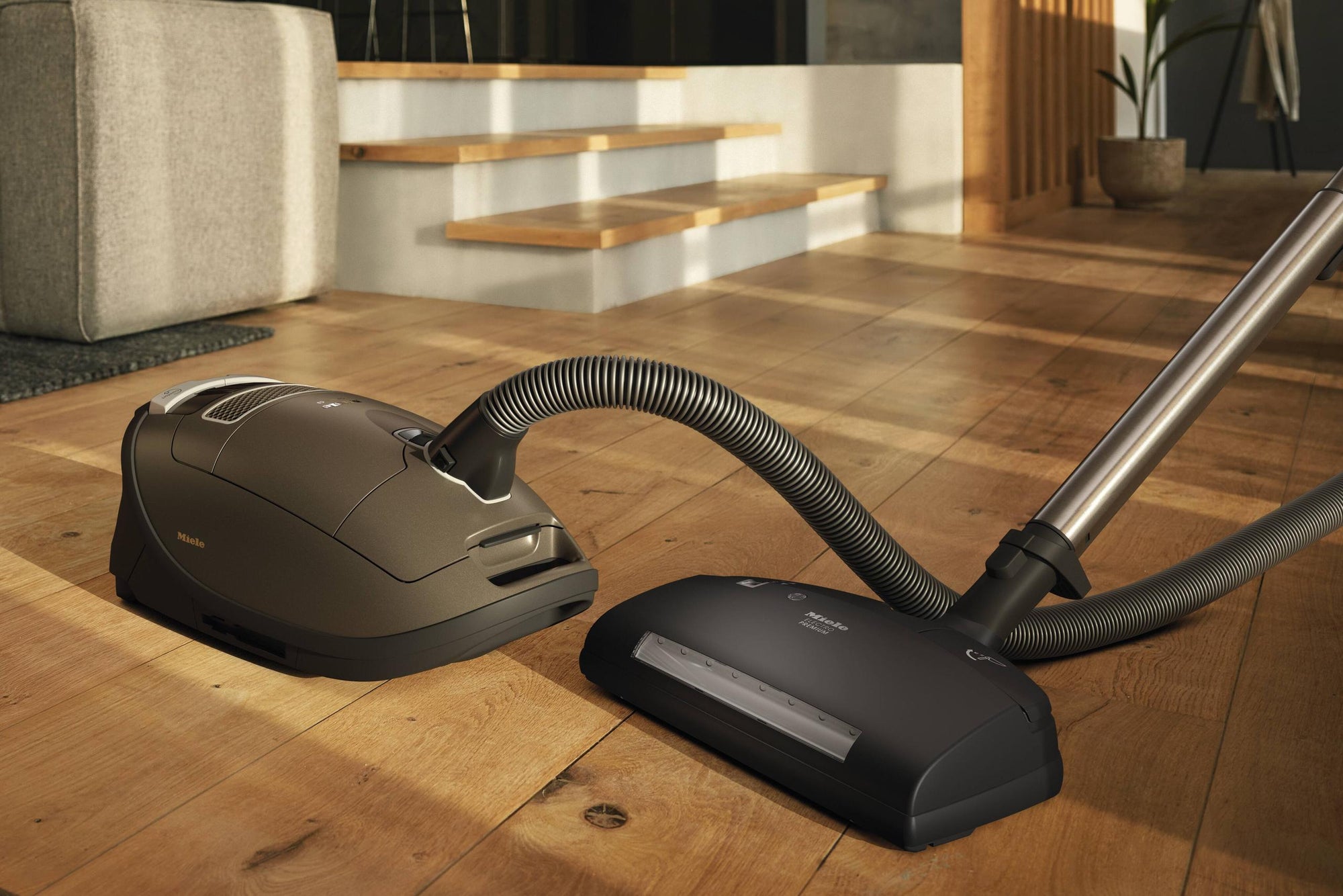 Miele COMPLETEC3BRILLIANTPOWERLINESGPE0BRONZEPEARLFINISH Complete C3 Brilliant Powerline – Sgpe0 – Bodenstaubsauger mit einzigartigen Premium-Funktionen für höchste Ansprüche.