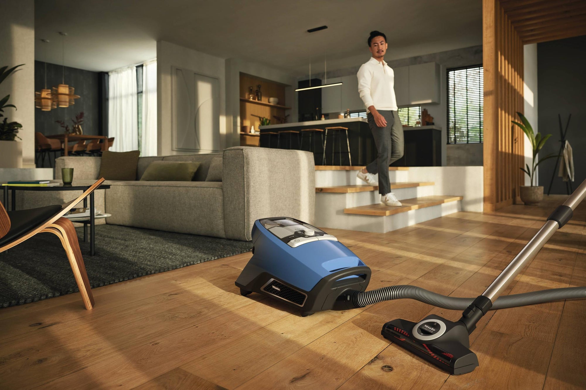 Miele BLIZZARDCX1TURBOTEAMPOWERLINETB Blizzard Cx1 Turboteam Powerline Tech Blue – beutelloser Bodenstaubsauger mit Turbobürste – Ideal für Tierliebhaber.