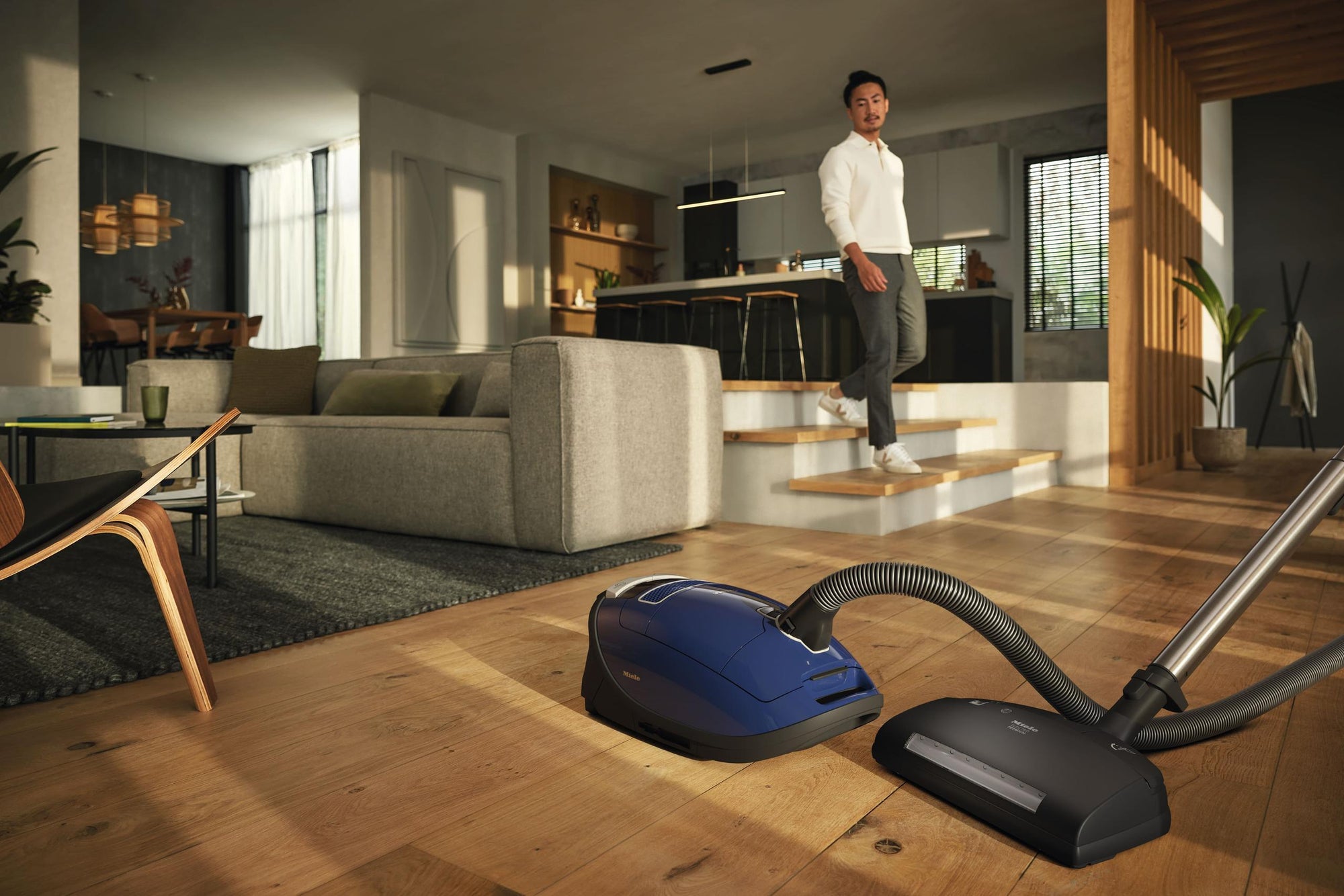 Miele COMPLETEC3MARINPOWERLINESGJE0MB Complete C3 Marin Powerline – Sgje0 Marineblau – Bodenstaubsauger mit Elektrobürste für die gründliche Reinigung stark beanspruchter Teppiche.