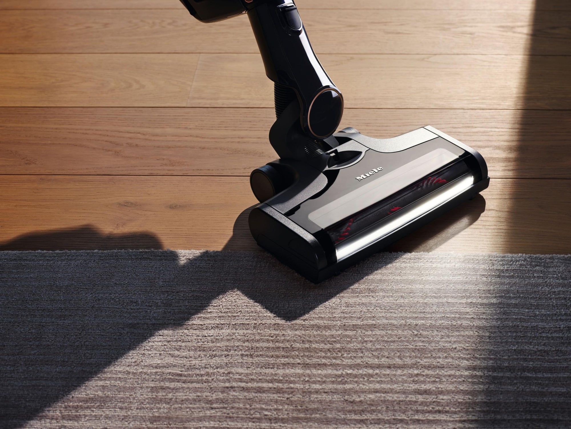 Miele TRIFLEX HX2 CAT &amp; DOG OBSIDIANSCHWARZ Triflex Hx2 Cat &amp; Dog - Kabelloser Stabstaubsauger Konstant hohe Saugleistung 60 Min Laufzeit Inkl. Tierhaarbürste
