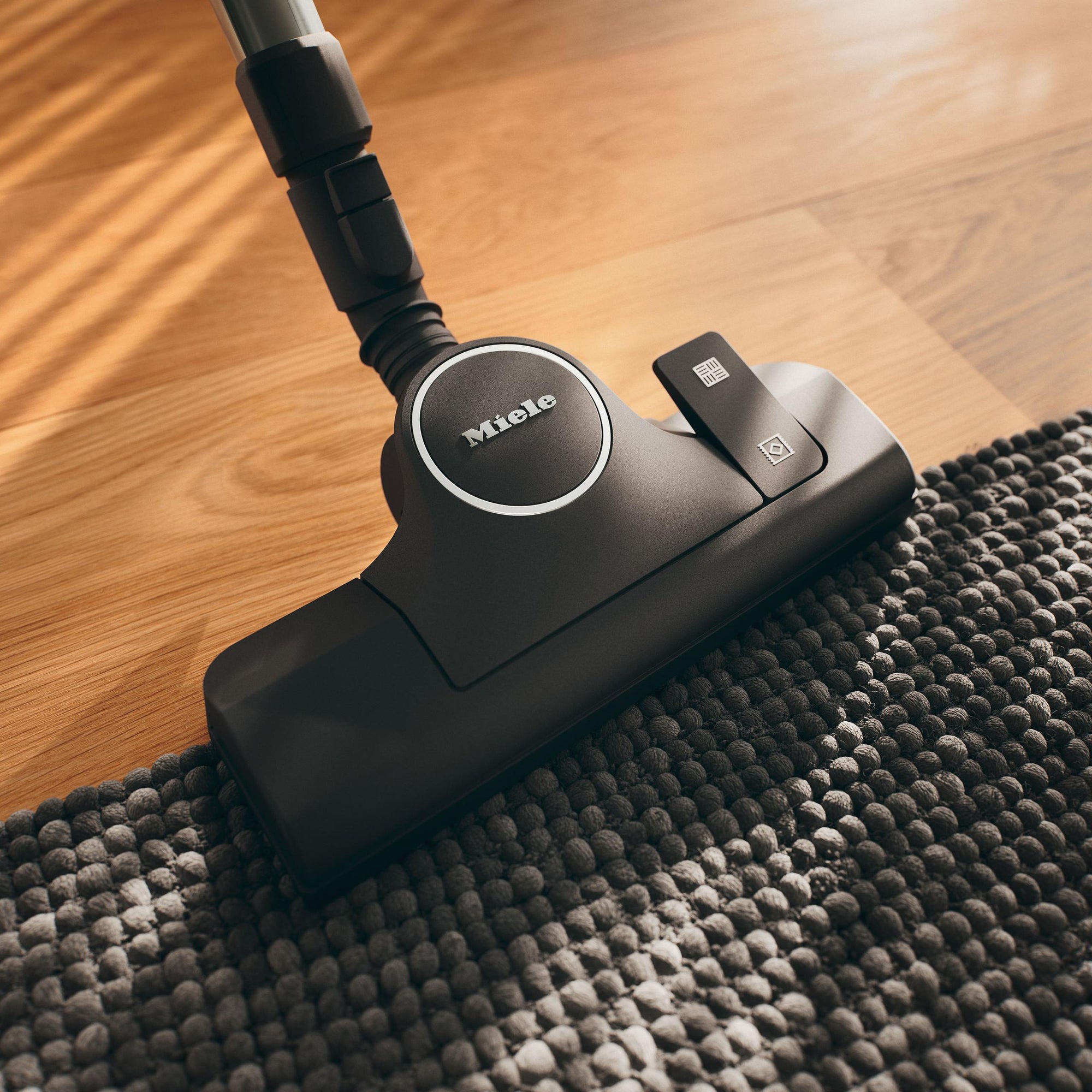Miele BOOST CX1 SNRF0 LOTUSWEISS Boost Cx1 – Snrf0 – Beutelloser Bodenstaubsauger für maximale Leistung in kompaktem Design.