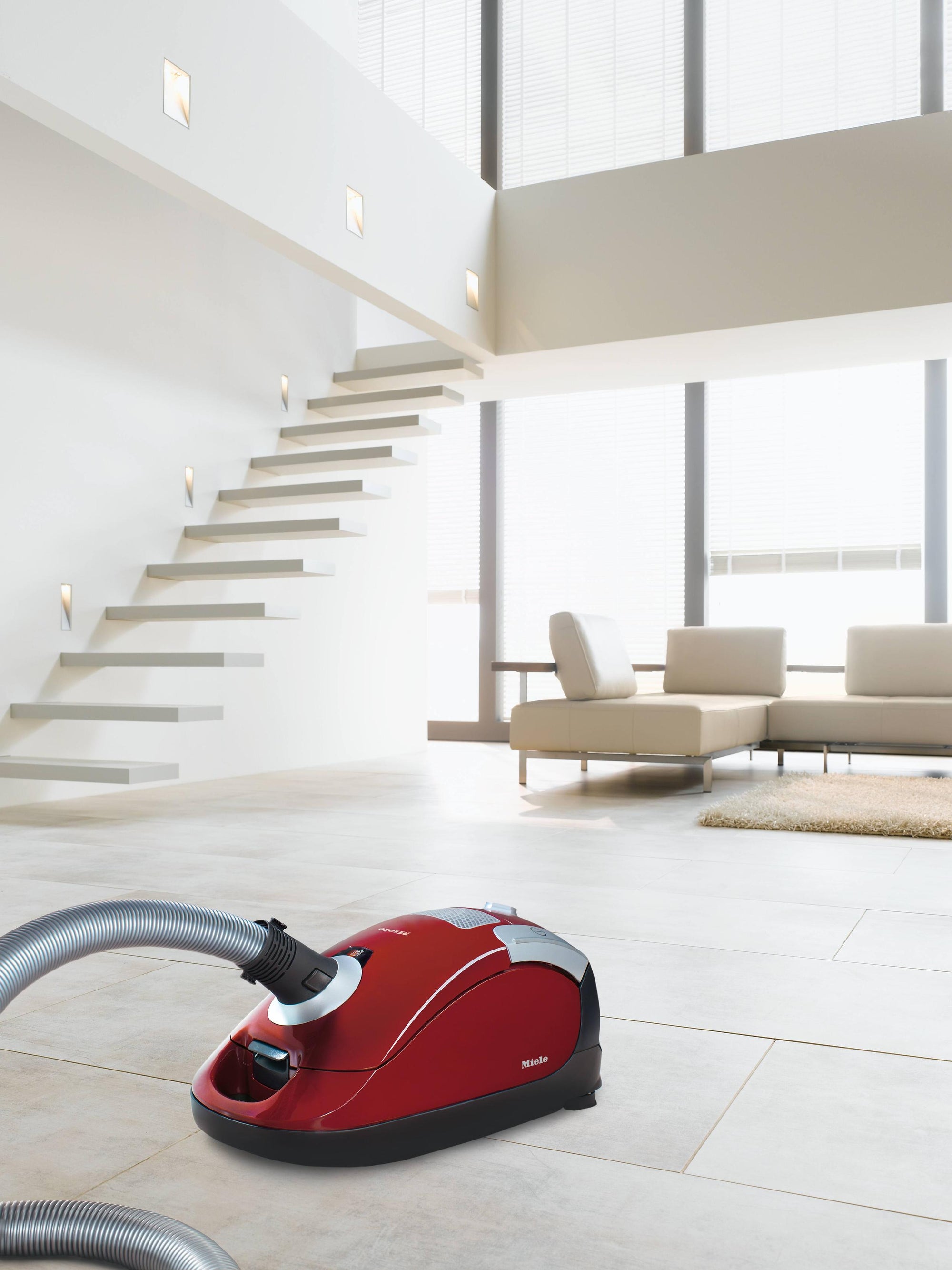 Miele COMPACT C1 HOMECARE POWERLINE SCAO3 MANGO RED Compact C1 Homecare Powerline – Scao3 – Bodenstaubsauger mit Turbobürste für Hartböden und kurz- und mittelflorige Teppiche.