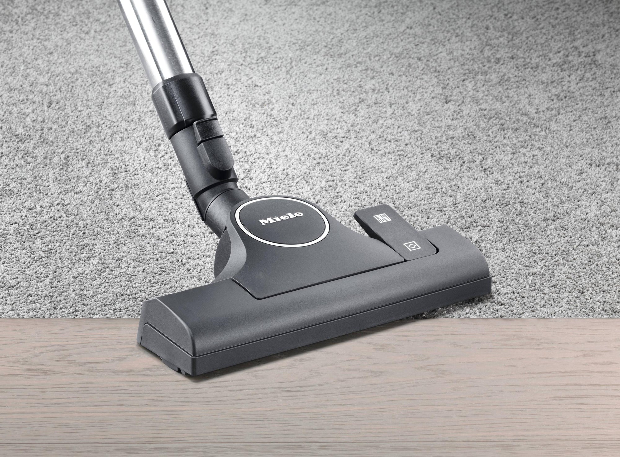 Miele COMPACTC1PURESUCTIONPOWERLINESCAE0LOTUSWHITE Compact C1 Pure Suction Powerline – Scae0 – Bodenstaubsauger mit hoher Saugleistung und Teleskoprohr für gründliches, komfortables Staubsaugen.