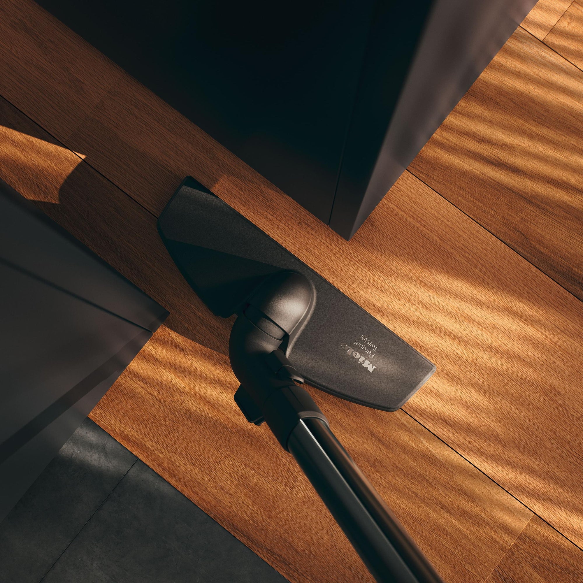 Miele COMPLETEC3KONAPOWERLINESGFE0OB Complete C3 Kona Powerline – Sgfe0 Obsidian Black – Bodenstaubsauger mit Elektrobürste für die gründliche Reinigung von stark beanspruchten Teppichen.