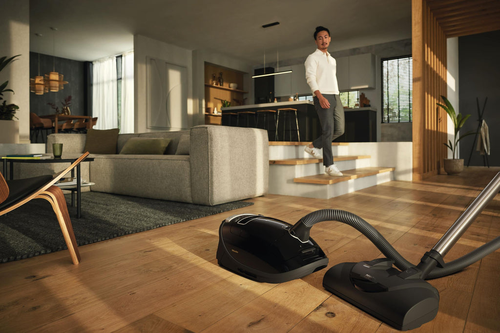 Miele COMPLETEC3KONAPOWERLINESGFE0OB Complete C3 Kona Powerline – Sgfe0 Obsidian Black – Bodenstaubsauger mit Elektrobürste für die gründliche Reinigung von stark beanspruchten Teppichen.