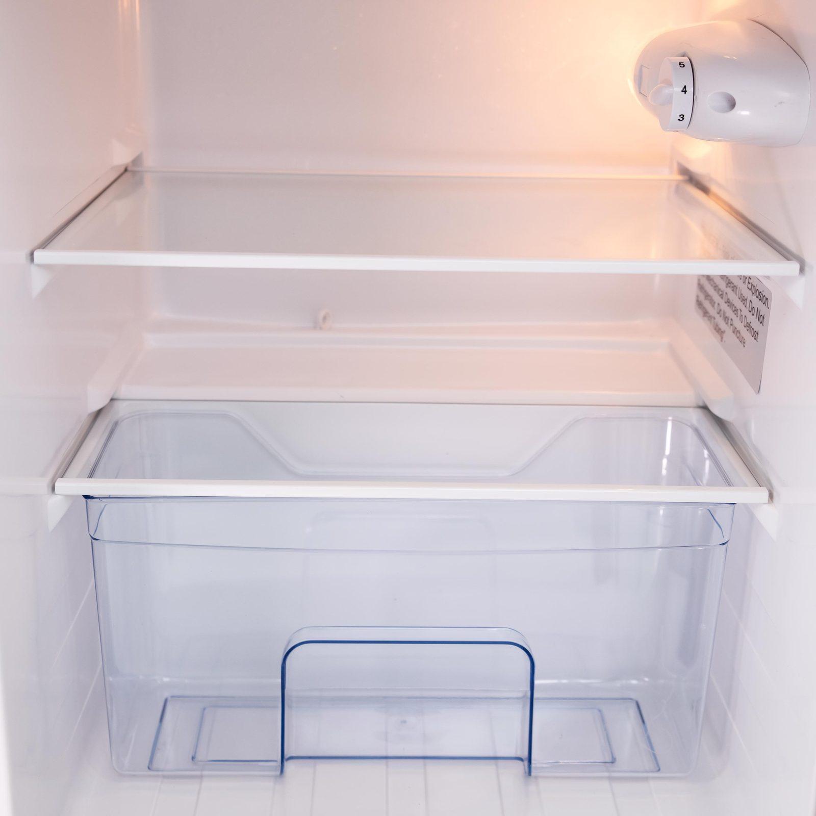 Avanti RMRT30X5RIS 3,0 Kubikfuß Retro-Kompaktkühlschrank