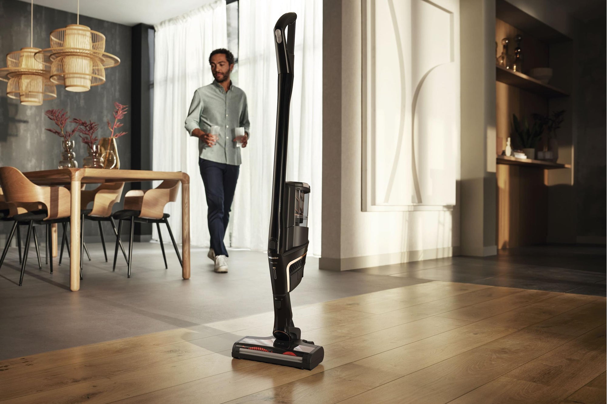 Miele TRIFLEX HX2 RUNNER OBSIDIANSCHWARZ Triflex Hx2 Runner - Kabelloser Stabstaubsauger Konstant hohe Saugleistung Bis zu 60+60 Min Laufzeit Automatische Bodenerkennung