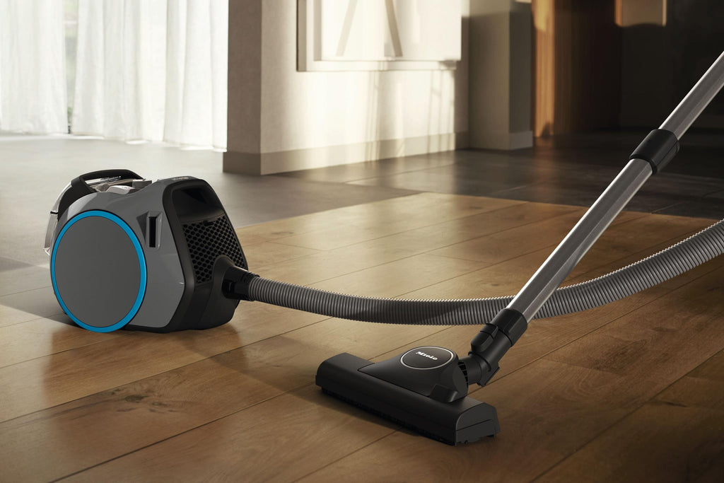 Miele BOOST CX1 SNRF0 GRAPHITGRAU Boost Cx1 – Snrf0 – Beutelloser Bodenstaubsauger für maximale Leistung in kompaktem Design.