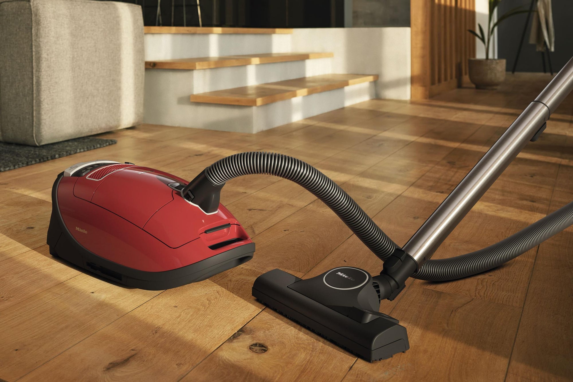 Miele COMPLETE C3 HOMECARE POWERLINE SGFE0 MANGO ROT Complete C3 Homecare Powerline - Sgfe0 - Bodenstaubsauger mit umfangreichem Zubehör für nahezu jede Reinigungsherausforderung.